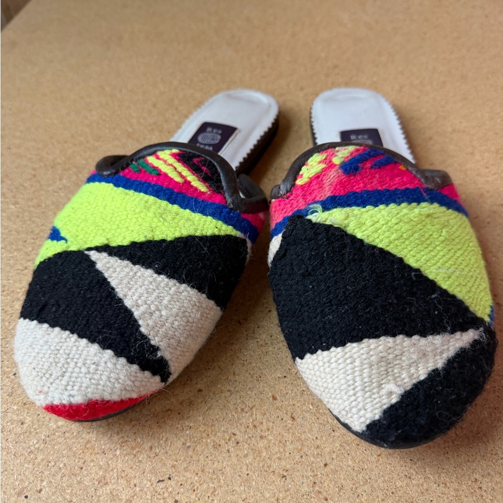 RES IPSA | Neon Upcycled Moroccan Woven Mules - Picture 4 of 10